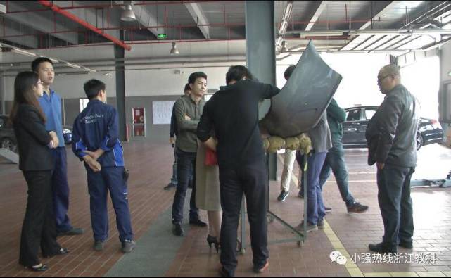 奔驰车被追尾 维修时车主发现了一个大问题