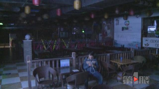 重庆一美食城面临停业 入驻商户无处退还保证金