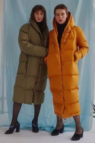 郑爽羽绒服里套短袖竟然是收入50w+穿衣潜