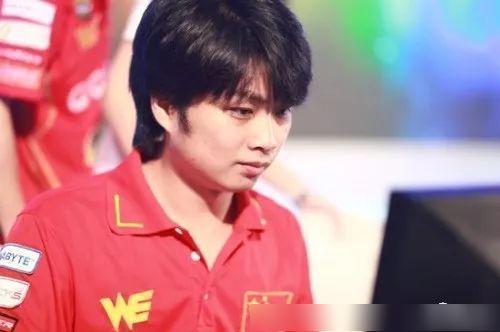 中国电竞大神:一个汝州娃让五星红旗第一次飘