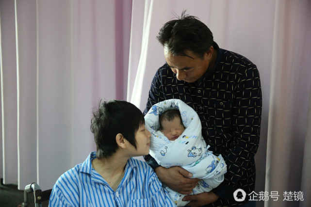 22岁脑瘫女孩网恋收获真爱 坚强生女当妈