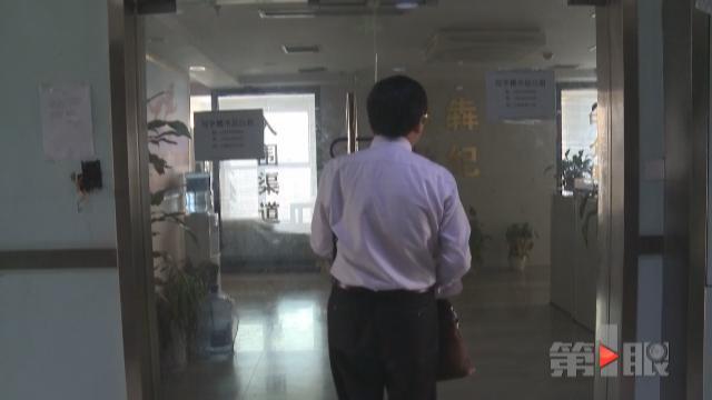 男子交2万服务费贷款105万 如今钱没贷到对方