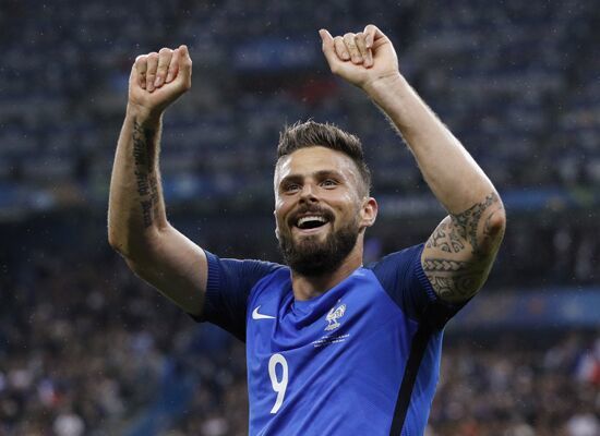 法国vs威尔士首发:吉鲁领衔中锋 姆巴佩首发