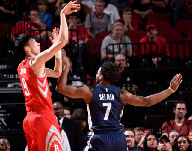 周琦本赛季6次登场亮相 保持耐心继续努力成长