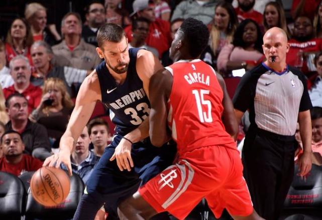 小加破5000篮板却遭里程悲 正负值为全场最低