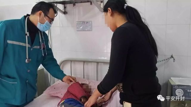 开封一民警正巡逻 忽然遇到一对夫妇哭着求助