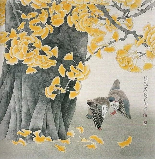 银杏也作文杏,平仲,在宋代,因其形似鸭子的脚,又名"鸭脚.