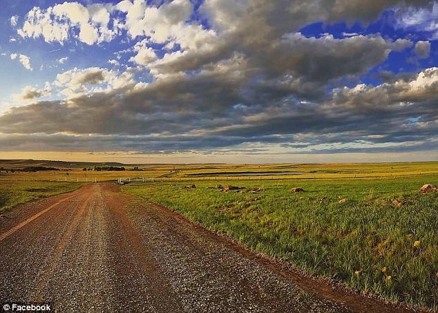 她是美国最大地主之一 政府每年还要送她1600