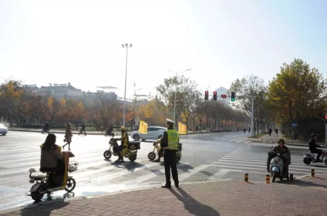 鹤壁限行首日 车辆明显减少空气污染物降低