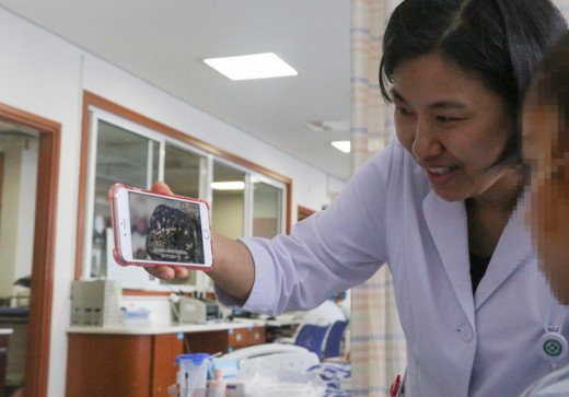 抢救重伤男孩 浙中医大二院医生站着手术8小时