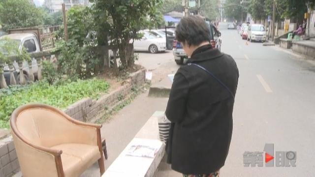 女子购牛肉粒 一口下去竟吃到铁钉