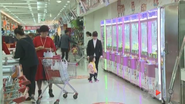 女子购牛肉粒 一口下去竟吃到铁钉