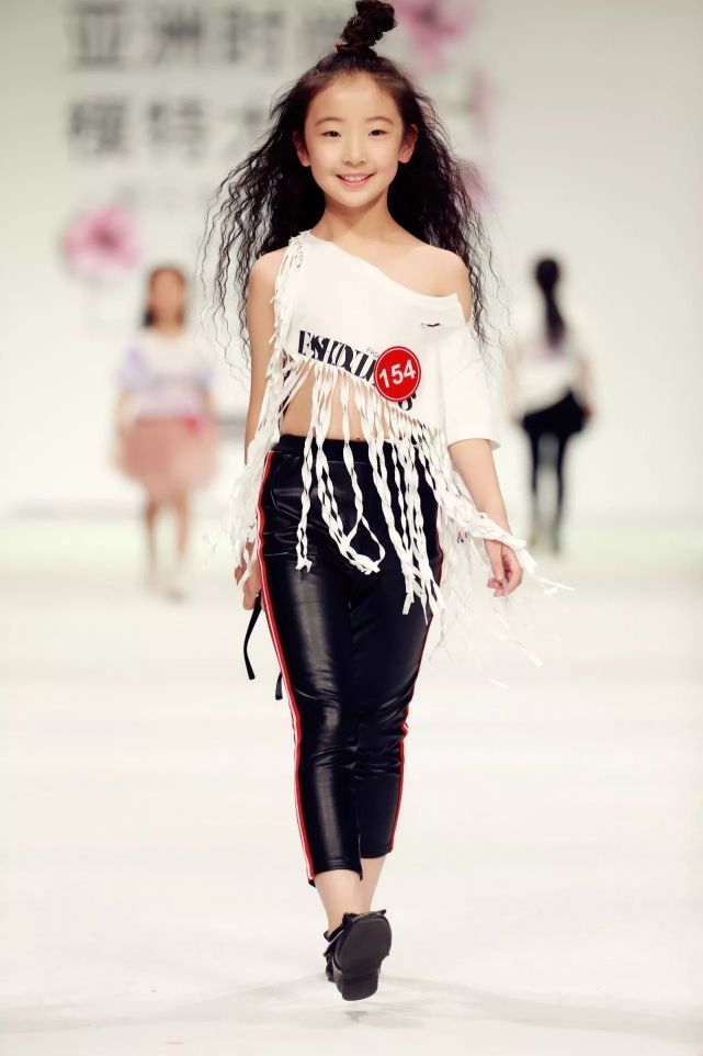 焦作仨萝莉杀出重围 下月参加亚洲时尚模特大赛总决赛