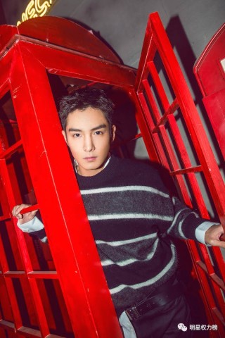 王源生日会造型高奢定制 唐嫣化身冷艳风情特