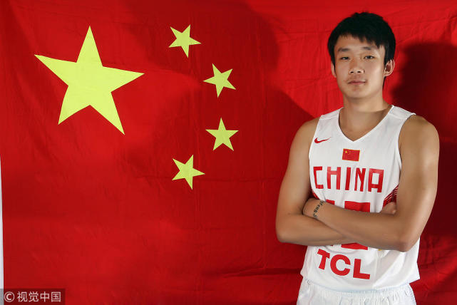 FIBA官网透露男篮世预赛12人名单 小丁领衔