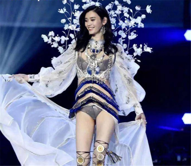 奚梦瑶维密秀摔倒是作秀还是失误?答主:别留遗