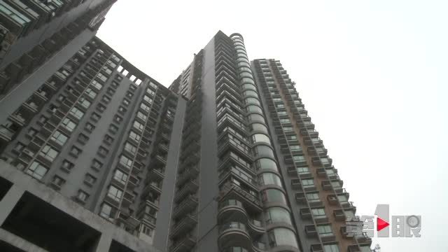 小区内惊现涂鸦不堪入目 皆因要换新物管？