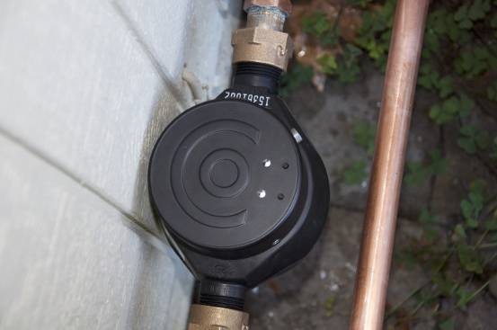 这个装置用AI技术帮你监控家中的用水量