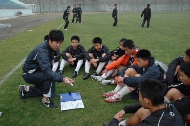 徐根宝打造足球根基 浪子回头延续海派技术流