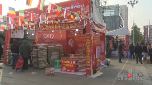 一箱白酒竟有六种瓶 男子以为买到了葫芦娃