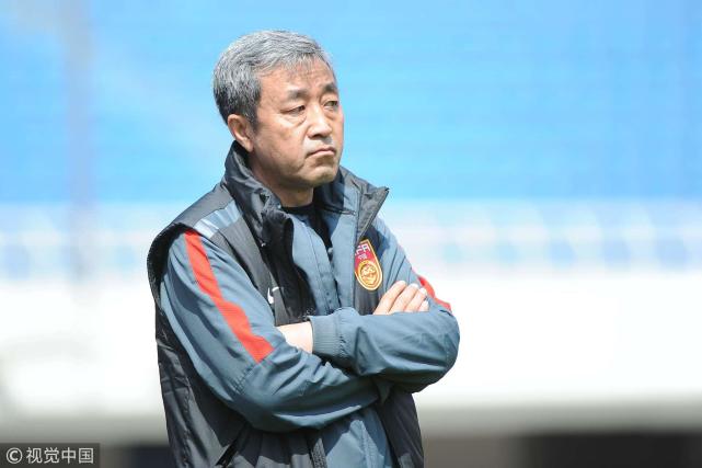 刘殿秋接替李铁任国足领队 国管部主任亲跟队