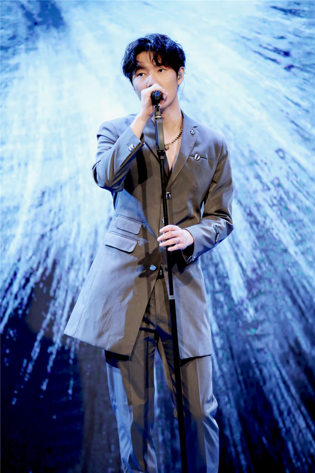 王晰新专辑打造低音盛宴 少城时代全明星阵容