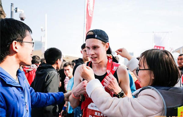 中国高校复制日本箱根驿传 学生自费自发参赛