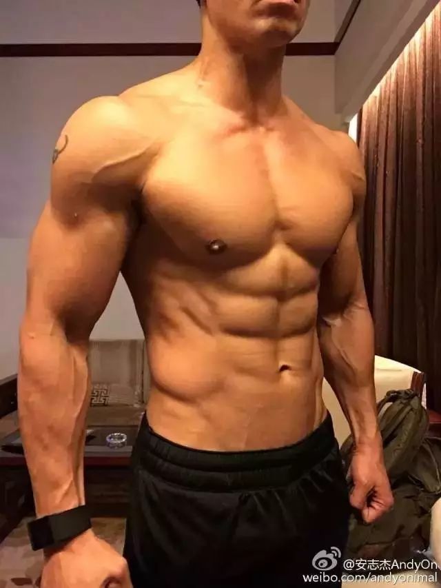 他微博的人可以目睹他在健身中最常做的就是力量训练力量训练可以说