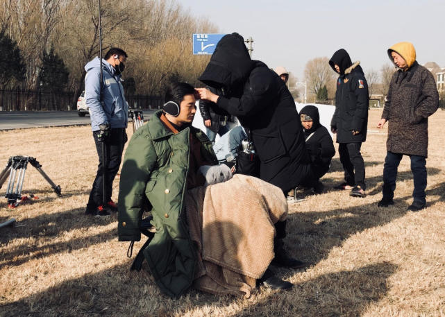 黄晓明发烧39度5坚持拍戏,无精打采让人心疼