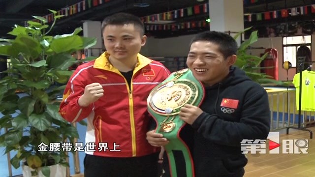 这位外卖小哥很特别 身高一米四还是职业拳手