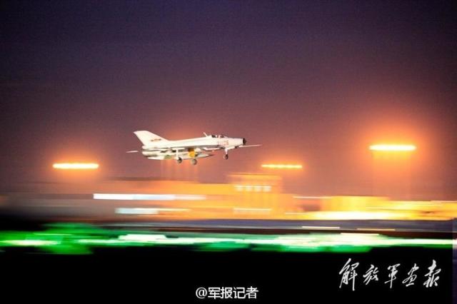 沈空歼7夜间升空作战场景曝光