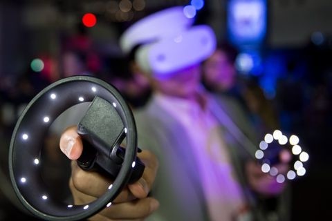 英特尔从PC芯片向数据公司转型 重点投入四大