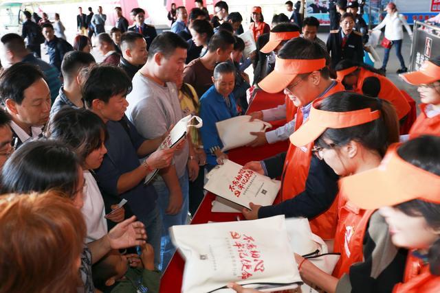 群众点单 党员接单-深圳市首个党员志愿者线