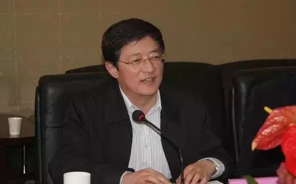 闫希军,甘肃镇原人.