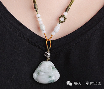 女人为什么要戴翡翠玉佛？