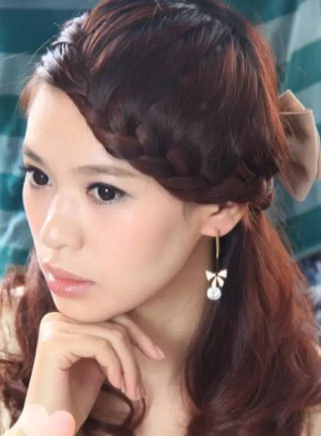 碎发太多怎么办？撩上去扎个清爽扎发摆脱烦人杂乱！