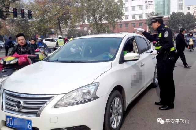 平顶山限行首日:交警半天共劝返近1000辆车