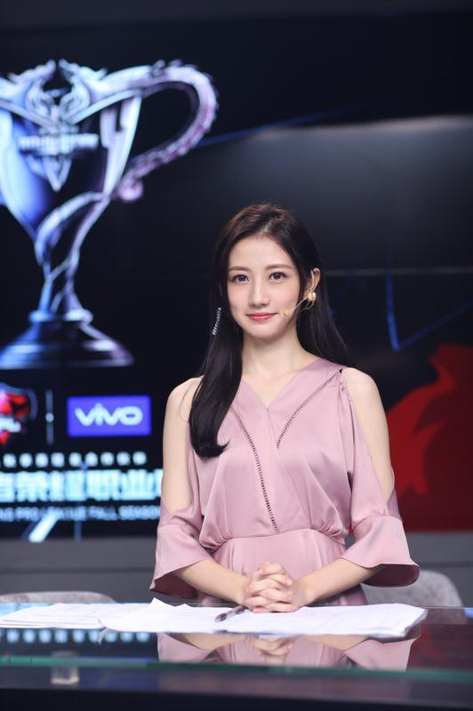 女神Gini:准备解说资料厚的像字典 愿做麻辣小