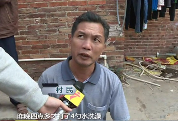 肇慶一村莊停水十幾日  村民每天挑水度日