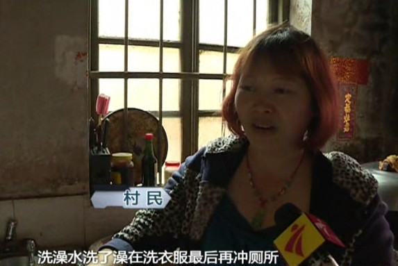 肇慶一村莊停水十幾日  村民每天挑水度日