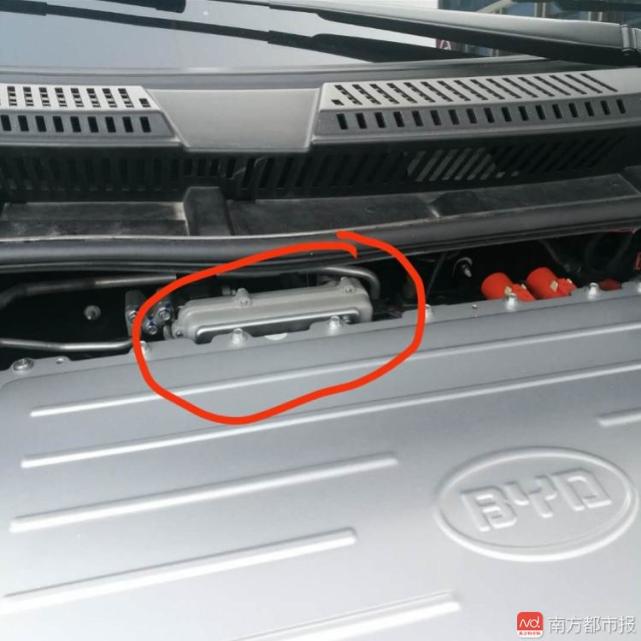 深圳一車主貼個(gè)膜車被拆了！4s店：是更新升級