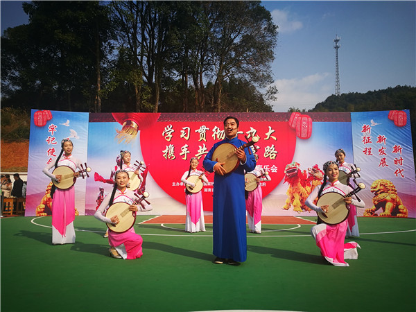 长沙市国税局深入浏阳小河乡举行扶贫走访活动