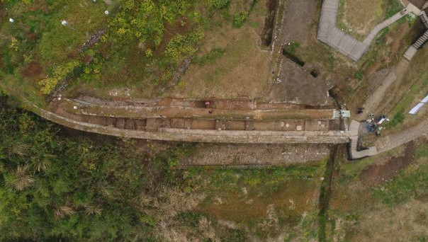 航拍下的大型排水设施。 新华社发湖南省文物考古研究所供图