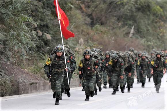 三峡腹地进行极限训练和平精英辅助卡盟 重庆武警上演“绝地求生”
