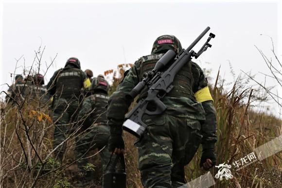 三峡腹地进行极限训练和平精英辅助卡盟 重庆武警上演“绝地求生”