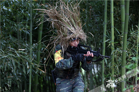 三峡腹地进行极限训练和平精英辅助卡盟 重庆武警上演“绝地求生”