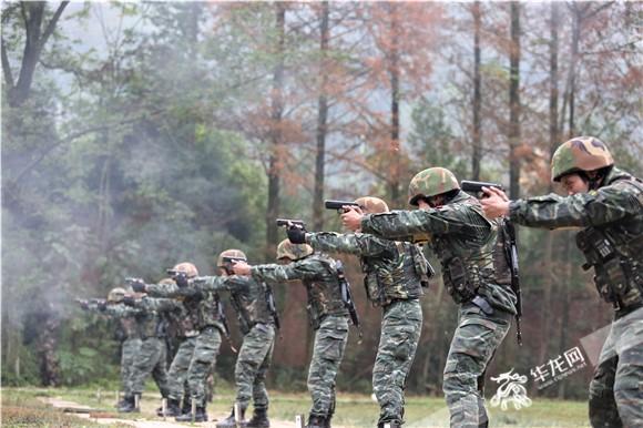 三峡腹地进行极限训练和平精英辅助卡盟 重庆武警上演“绝地求生”