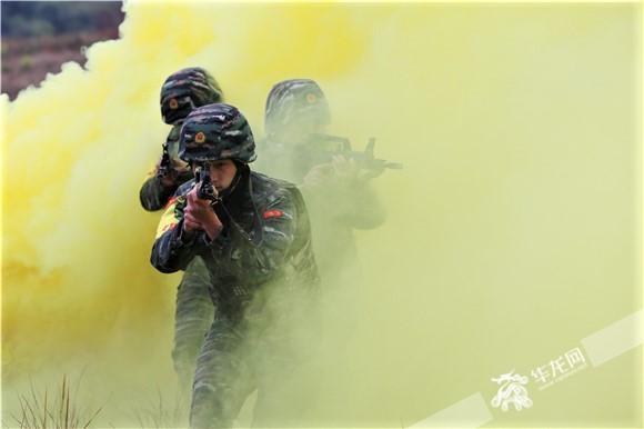 三峡腹地进行极限训练和平精英辅助卡盟 重庆武警上演“绝地求生”