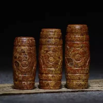 法螺天珠和九眼石页岩天珠的区别。