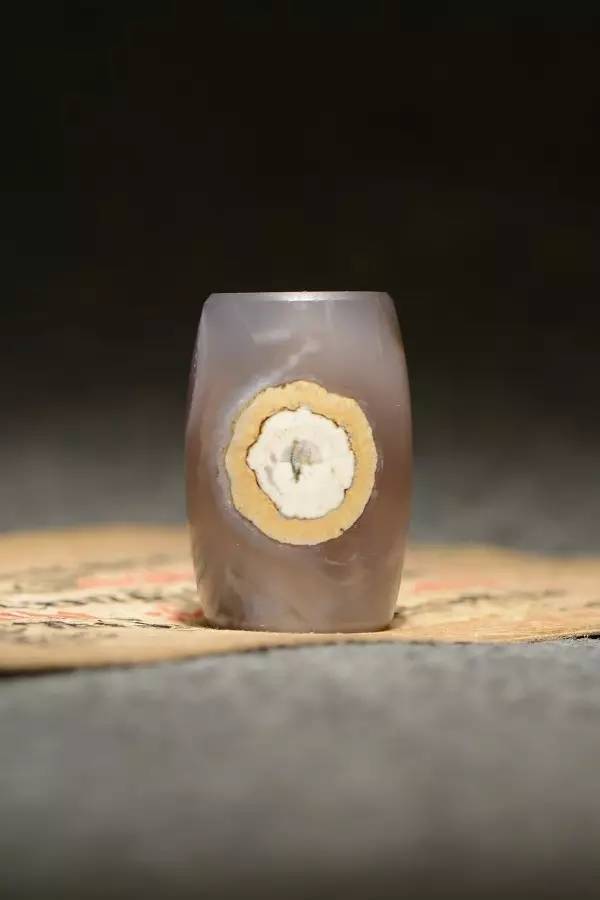 法螺天珠和九眼石页岩天珠的区别。